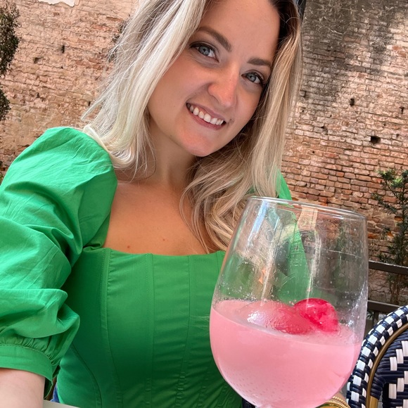 Meet your Posher, Lindsey - Picture 1 of 2